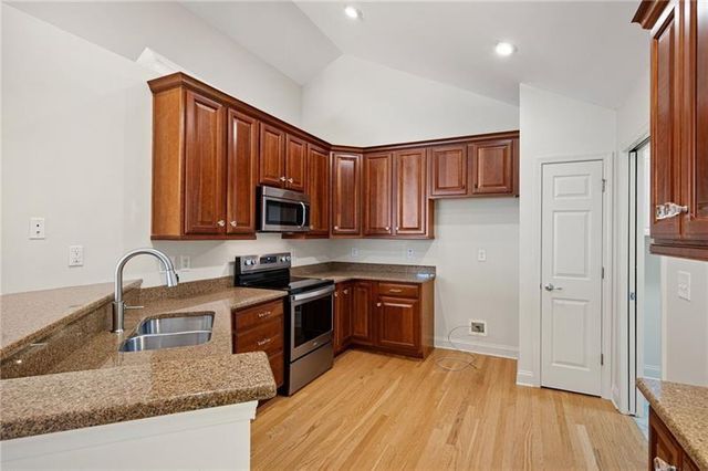 5276 Stone Village Circle 8, Kennesaw, GA 30152
