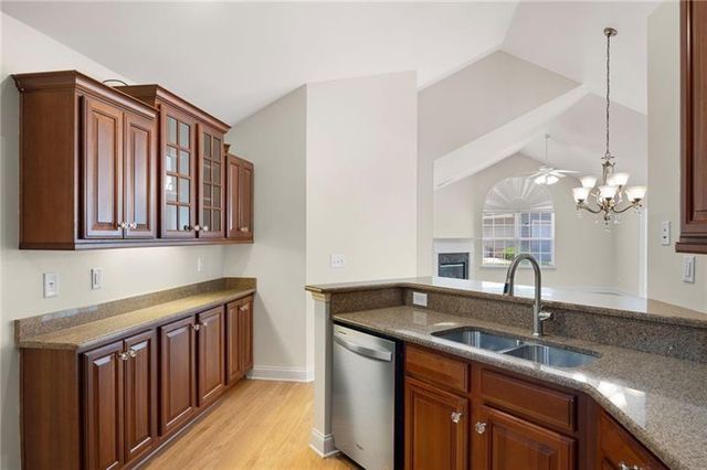 5276 Stone Village Circle 8, Kennesaw, GA 30152