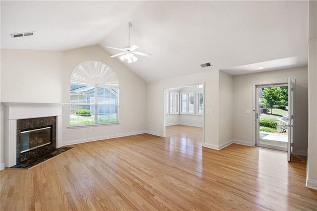 5276 Stone Village Circle 8, Kennesaw, GA 30152