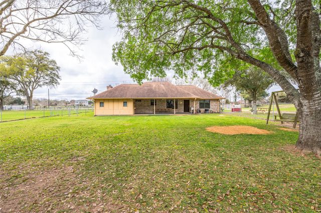 2517 Avenue L, Santa Fe, TX 77510