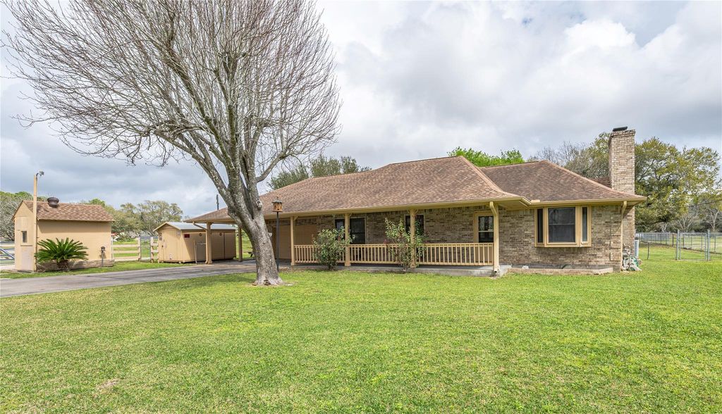 2517 Avenue L, Santa Fe, TX 77510