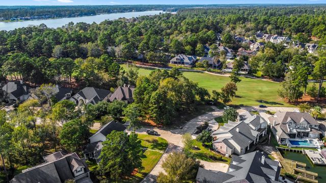 3 West Shore Lane, Montgomery, TX 77356