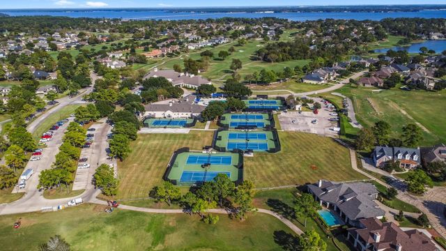 3 West Shore Lane, Montgomery, TX 77356