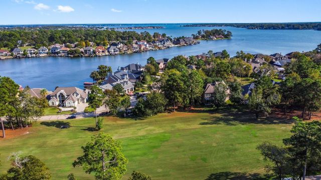 3 West Shore Lane, Montgomery, TX 77356