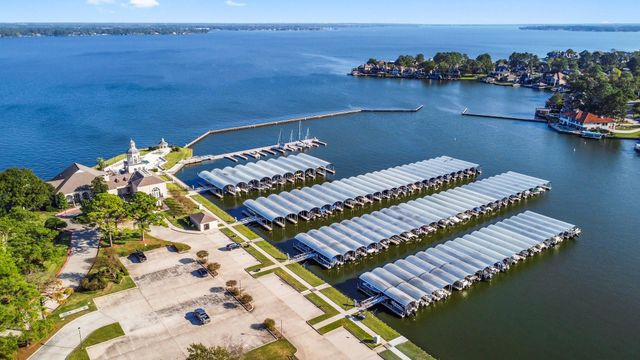 3 West Shore Lane, Montgomery, TX 77356