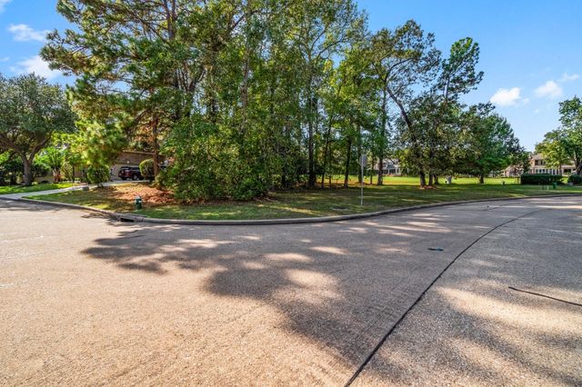 3 West Shore Lane, Montgomery, TX 77356