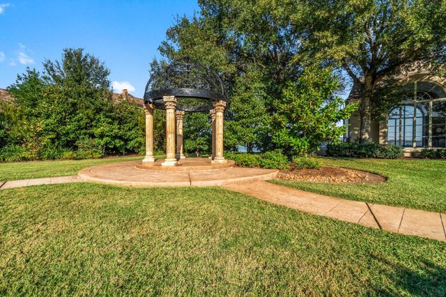 3 West Shore Lane, Montgomery, TX 77356