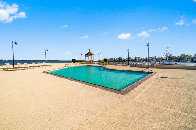 3 West Shore Lane, Montgomery, TX 77356