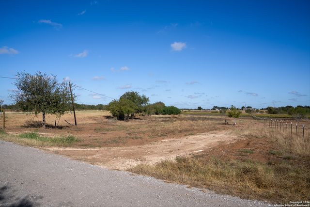 23 Duncan Rd, Leming, TX 78064
