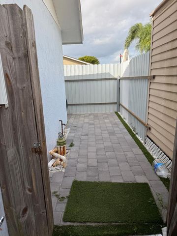 6817 Florida, Lake Worth, FL 33462