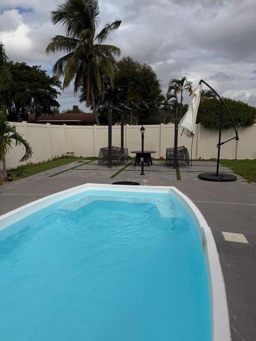6817 Florida, Lake Worth, FL 33462