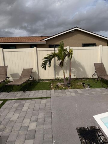 6817 Florida, Lake Worth, FL 33462