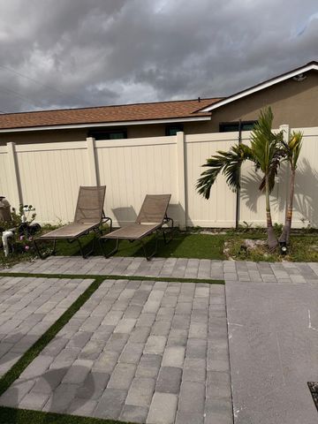6817 Florida, Lake Worth, FL 33462