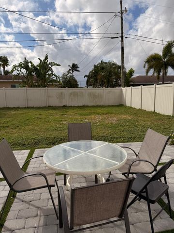 6817 Florida, Lake Worth, FL 33462