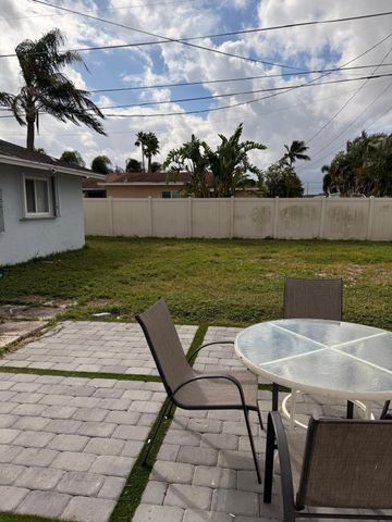 6817 Florida, Lake Worth, FL 33462