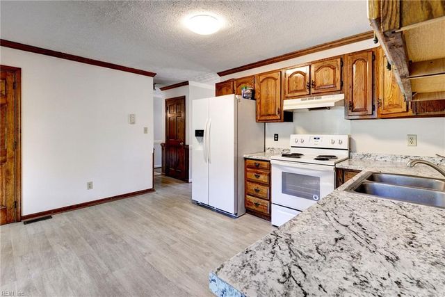 202 Admiral CT, Hampton, VA 23669