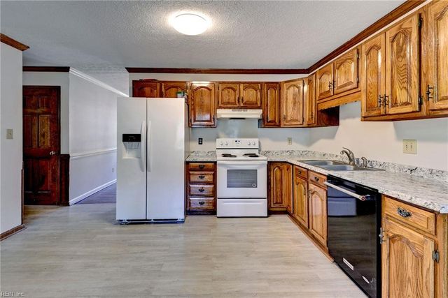 202 Admiral CT, Hampton, VA 23669