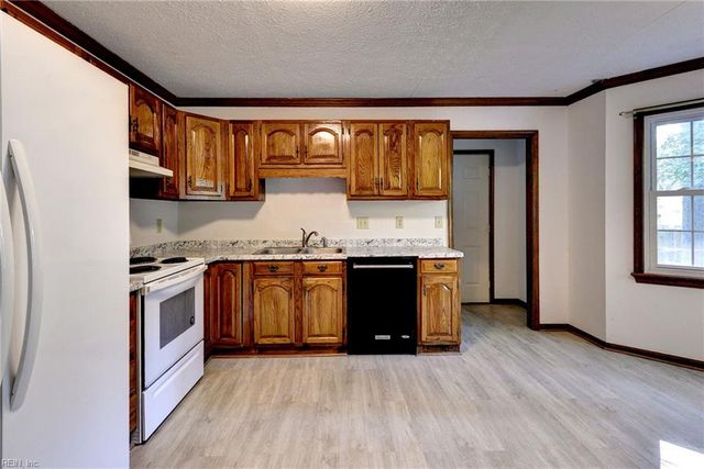 202 Admiral CT, Hampton, VA 23669