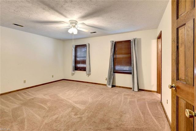 202 Admiral CT, Hampton, VA 23669