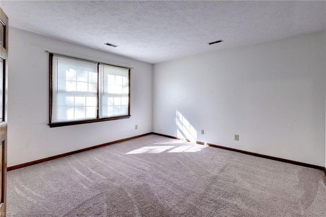 202 Admiral CT, Hampton, VA 23669
