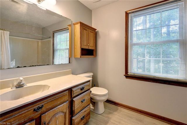 202 Admiral CT, Hampton, VA 23669