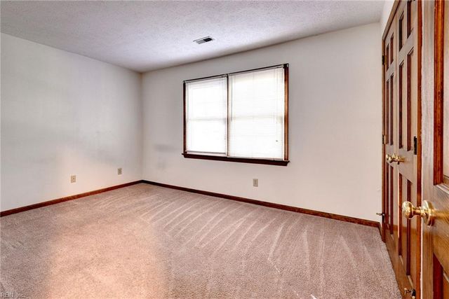 202 Admiral CT, Hampton, VA 23669