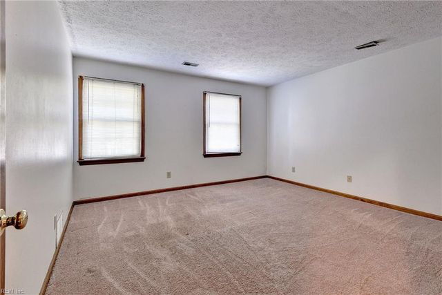 202 Admiral CT, Hampton, VA 23669