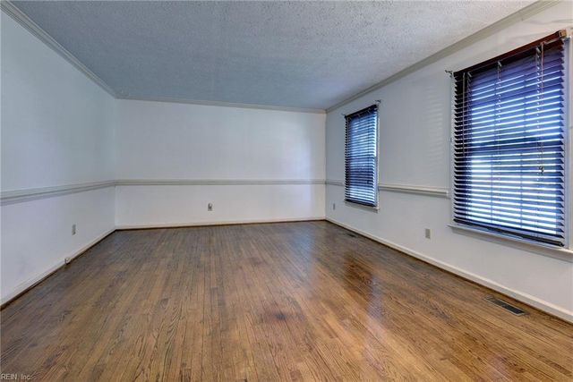 202 Admiral CT, Hampton, VA 23669