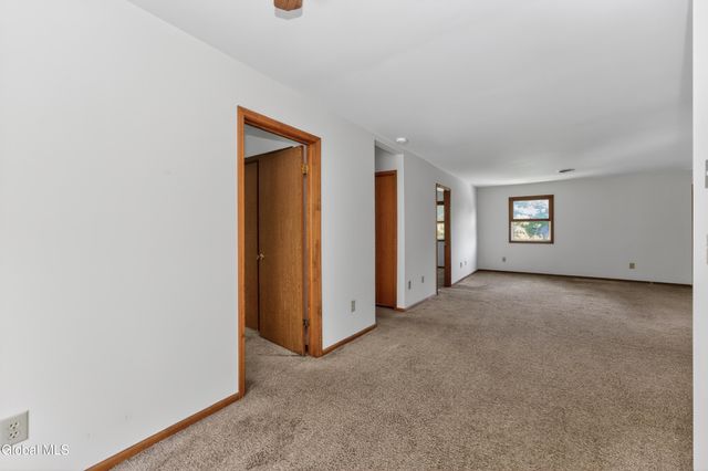 102 Cedarview Lane, Watervliet, NY 12189