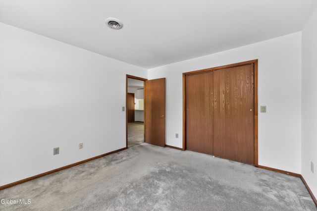 102 Cedarview Lane, Watervliet, NY 12189