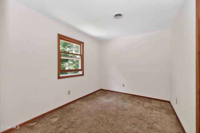 102 Cedarview Lane, Watervliet, NY 12189