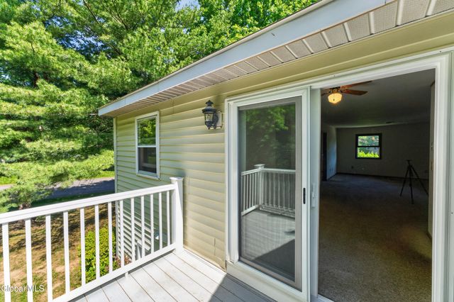 102 Cedarview Lane, Watervliet, NY 12189