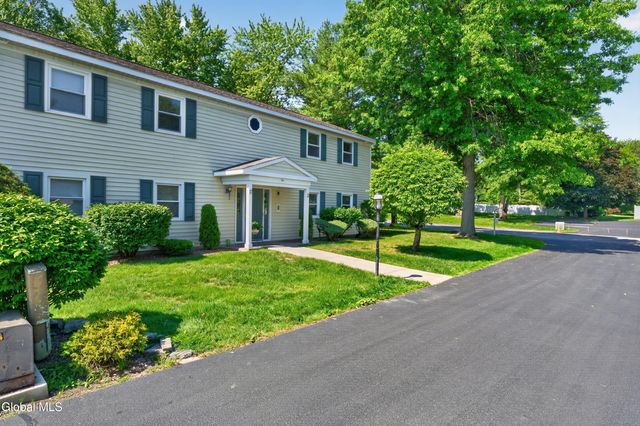 102 Cedarview Lane, Watervliet, NY 12189