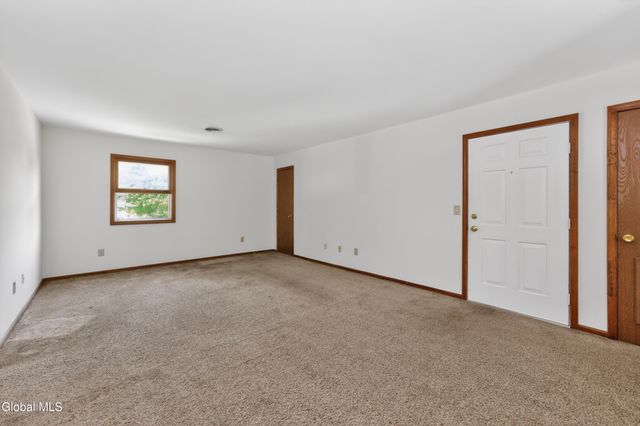 102 Cedarview Lane, Watervliet, NY 12189