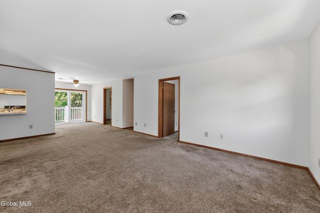 102 Cedarview Lane, Watervliet, NY 12189