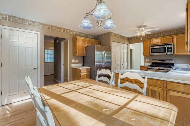 1520 Yosemite Parkway, Algonquin, IL 60102