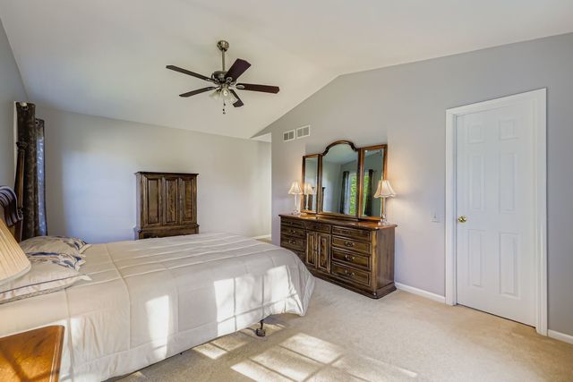 1520 Yosemite Parkway, Algonquin, IL 60102