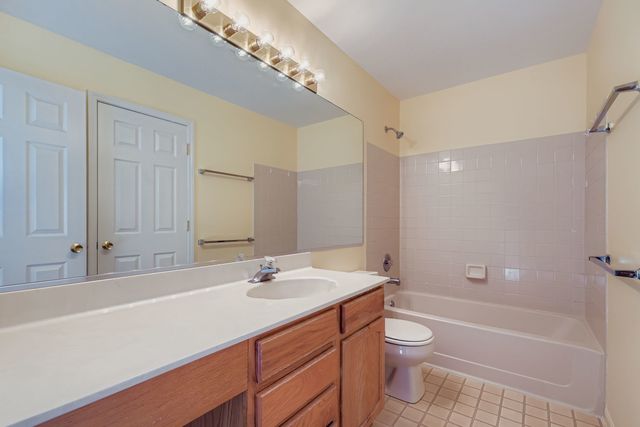 1520 Yosemite Parkway, Algonquin, IL 60102