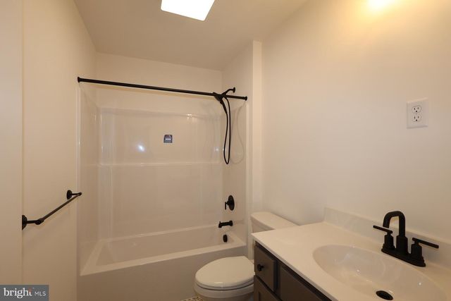 2452 SPRING WATER CIR, Lancaster, PA 17601