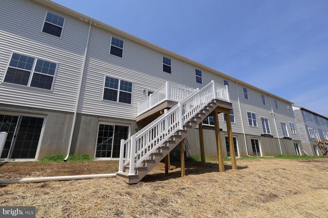 2452 SPRING WATER CIR, Lancaster, PA 17601