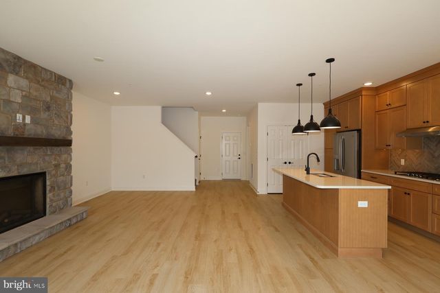 2452 SPRING WATER CIR, Lancaster, PA 17601