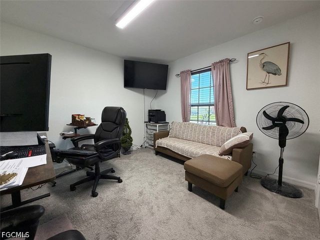 926 NE 33rd ST, Cape Coral, FL 33909