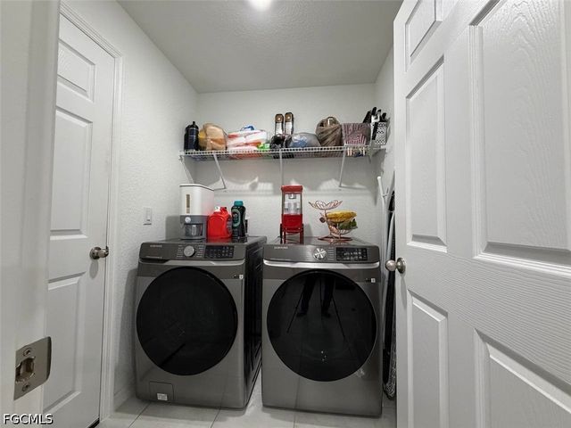 926 NE 33rd ST, Cape Coral, FL 33909