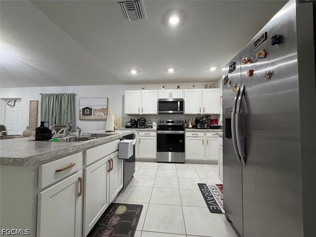 926 NE 33rd ST, Cape Coral, FL 33909