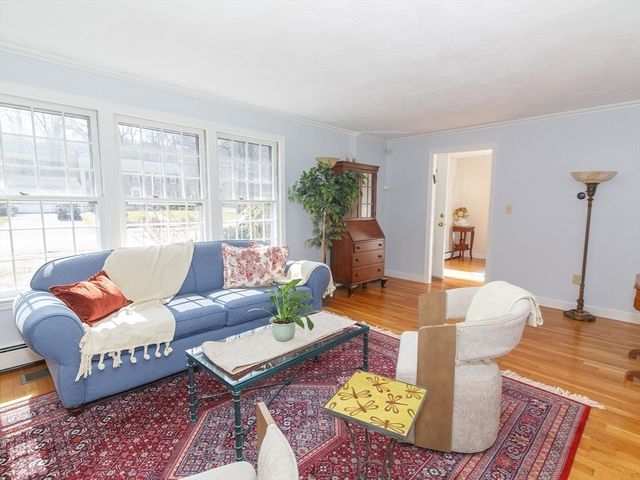 6 Barry Drive, Framingham, MA 01702