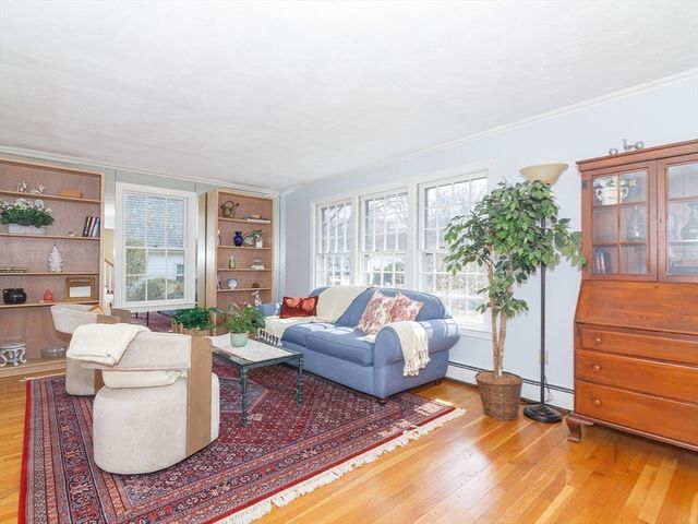 6 Barry Drive, Framingham, MA 01702