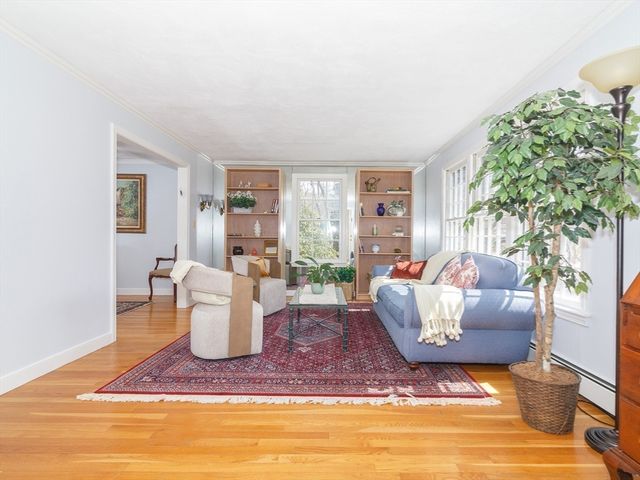 6 Barry Drive, Framingham, MA 01702