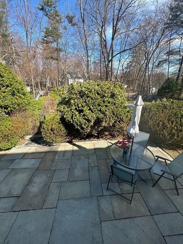 6 Barry Drive, Framingham, MA 01702