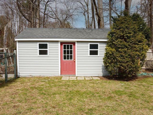 6 Barry Drive, Framingham, MA 01702