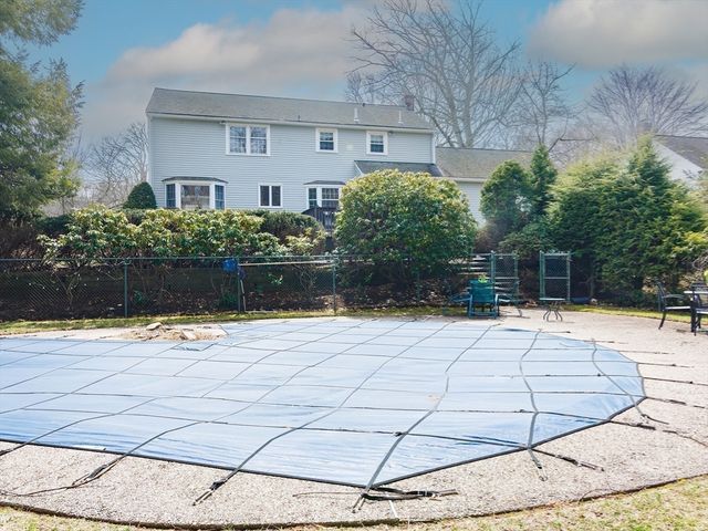 6 Barry Drive, Framingham, MA 01702